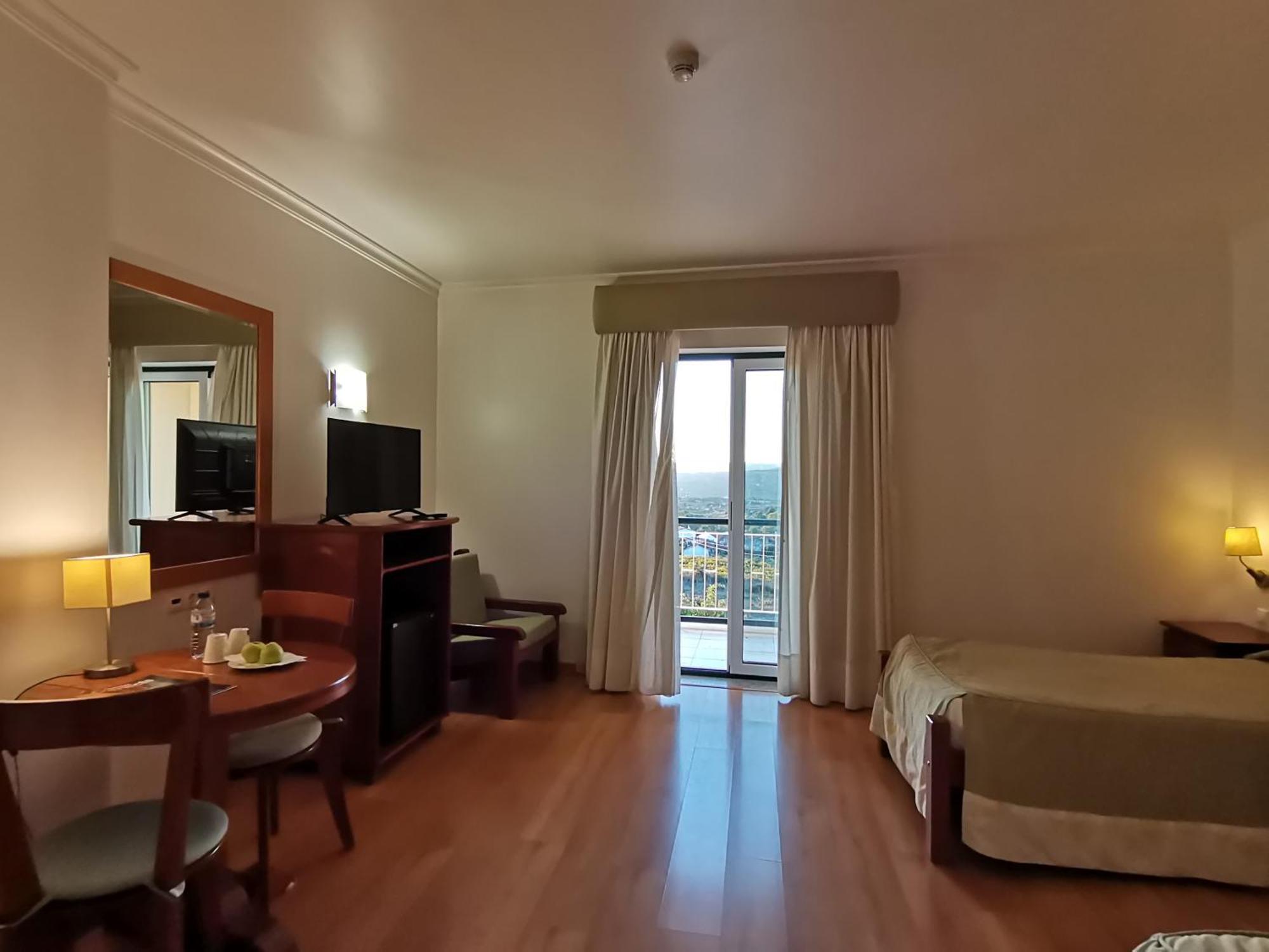 Hotel Quinta Dos Cedros Celorico Da Beira Bagian luar foto
